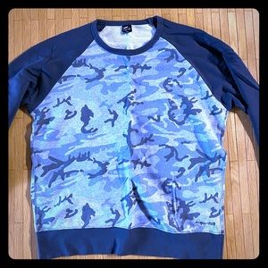 Uniqlo mens crewneck camo pattern long sleeve